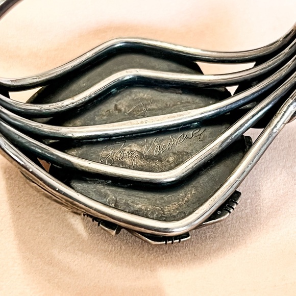 VTG Navajo artist Roy Vandever signed Turquoise set in silver cuff bracelet. - Picture 8 of 10